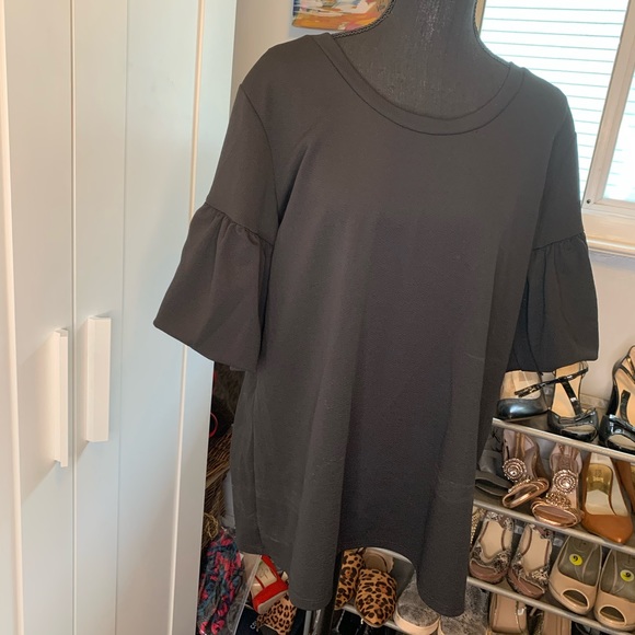 Black. Top - Picture 2 of 3